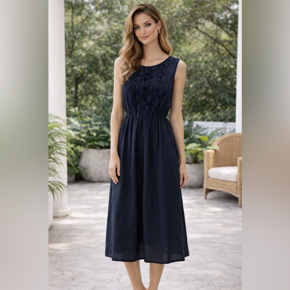 Vanessa Zani - Black Eyelet detail midi dress - M